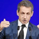 Sarkozy, ante el consejo nacional del partido, ayer, en la Puerta de Versalles