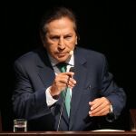 Fotografía de archivo fechada el 25 de enero de 2016 que muestra al entonces candidato presidencial y expresidente peruano Alejandro Toledo durante la exposición de su plan de Gobierno, en la Universidad del Pacífico, en Lima (Perú)