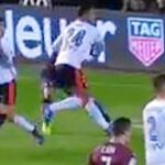¿Debió ver la roja directa Piqué?