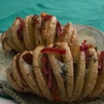 Patatas rellenas de queso, jamón y pera
