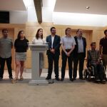 Celia Mayer y Carlos Sánchez Mato junto al resto de concejales de Ahora Madrid que les han arropado en la rueda de prensa.