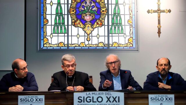 El obispo auxiliar de Valladolid, Luis Argüello; el presidente de Manos Unidas, José María Borge; José María Gil y Antonio López Martín, presentan la nueva campaña
