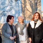 La presidenta de las Cortes Regionales, Silvia Clemente, acude a la presentación del mural dedicado a la figura de Antonio Machado, proyecto becado por la Fundación Villalar-Castilla y León, de la artista Patricia Azcárate junto a la concejala de cultura, Marifé Santiago; la alcaldesa de Segovia, Clara Luquero; y el representante de la provincia de Segovia en el Comité Cultural de la Fundación Villalar, José María Parreño