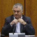 El consejero de Empleo, Empresa y Comercio, Javier Carnero, ha sido quien ha proporcionado los datos, publicados en el BOPA esta semana (Foto: Manuel Olmedo)