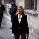 La Infanta Cristina, junto a Miquel Roca en los juzgados de Palma