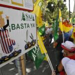 Productores de aceituna protestan en Sevilla por la subida de los aranceles de Donald Trump