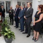 La presidenta de las Cortes de Castilla y León, Silvia Clemente, junto al presidente del Colegio vallisoletano, Luis Alberto Calvo Sáez, durante la bendición del obispo auxiliar de Valladolid, Luis Argüello