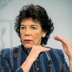 La portavoz del Gobierno, Isabel Celaá, ayer, durante la rueda de prensa posterior al Consejo de Ministros