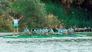 Los remeros del Real Betis se han proclamado vencedores de la 52 regata Sevilla-Betis / Foto: Efe