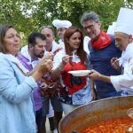 La presidenta de las Cortes, Silvia Clemente, junto a la consejera de Agricultura y Ganadería, Milagros Marcos; el secretario general del PSOECyL, Luis Tudanca; el presidente de la Diputación de Segovia, Francisco Vázquez; y el alcalde del municipio segoviano, José Luis Vázquez