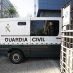 Imagen de archivo de dos detenidos por abusos a menores trasladados a los juzgados de Madrid