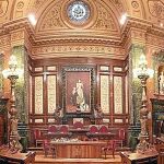 El Salón de la Reina Regente, donde se celebran los plenos, tendrá nuevo nombre