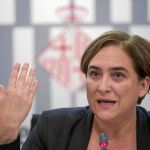 Ada Colau dio ayer un ultimátum a la Sareb para que ceda al consistorio los pisos que lleven vacíos dos años