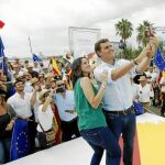 Rivera y Arrimadas, ayer, durante un acto de su partido en Barcelona en defensa de la neutralidad en el espacio público