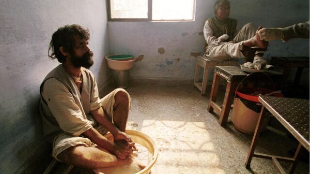 Enfermos en una leprosería de la India