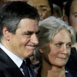 Francois Fillon y su mujer en un acto político el pasado sábado
