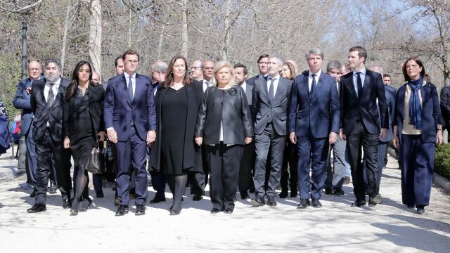 ( de izquierda a derecha): José Manuel Rodríguez Uribes, delegado del Gobierno en la Comunidad de Madrid; Begoña Villacís; portavoz de C´s Madrid y candidata a la alcaldía de Madrid; Albert Rivera, presidente de C´s; Mayte Araluce, presidenta de la Asociación Víctimas del Terrorismo; Ángeles Pedraza, expresidenta de la AVT; Fernando Grande- Marlaska, ministro del Interior; Ángel Garrido, presidente de la comunidad de Madrid; Pablo Casado, presidente del PP; Paloma Adrados, presidenta de la Asamblea de Madrid.
