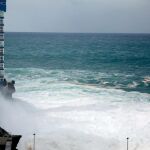 Costa de Tacoronte en Mesa del Mar donde se han desalojado a varias familias de un edificio por rotura de cristales