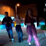 María luce un pecho en directo, durante uno de los espacios publicitarios incrustados en la gala de «OT»