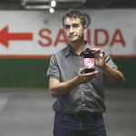 Alberto Encinas, ayer, en Madrid, tras entregar la carta de denuncia a tres ministerios. Foto: Connie G. Santos