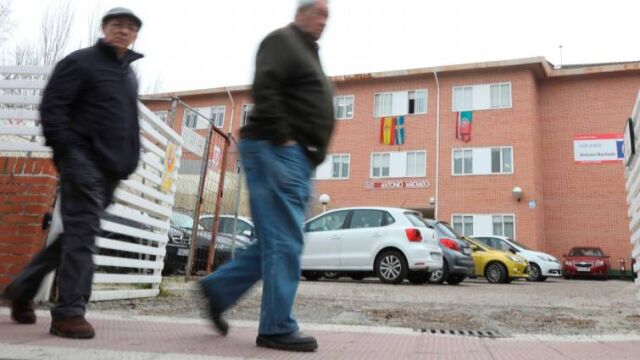 Fachada del colegio Antonio Machado de Collado Villalba, dónde estudia el menor de 4 años que primero fue abandonado