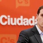 El presidente de Ciudadanos, Albert Rivera, durante la rueda de prensa que ofreció ayer tras la reunión de la Ejecutiva nacional del partido