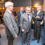 José Vicente González, ayer en el patronato junto al alcalde de Valencia (izda) y el presidente de la CEV (dcha)