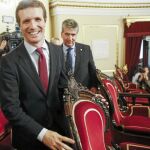 El presidente del PP, Pablo Casado, junto al portavoz del Senado, Ignacio Cosidó, en la reunión del grupo popular en la Cámara Alta a principios de noviembre