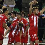 Los jugadores del Sevilla celebran el segundo gol, marcado por el centrocampista polaco Grzegorz Krychowiak