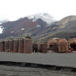Estanques de una antigua ballenera noruega