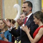 Los Reyes y la presidenta de la Cámara Baja, Ana Pastor (i), durante la sesión solemne celebrada hoy en el Congreso de los Diputados