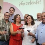 La consejera Milagros Marcos junto a la presidenta del Consejo de la DO Bierzo, Misericordia Bello