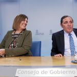 La portavoz y consejera, Milagros Marcos, y el consejero de Sanidad, Antonio Sáez Aguado, desgranan los acuerdos del Consejo de Gobierno.