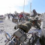 Los sirios amanecieron ayer con una extraña sensación de calma. No obstante, la tregua fue aprovechada por delincuentes que asaltaron ayer las casas de la ciudad siria de Al-Shadadi tras un ataque aéreo. Pese a los incidentes el alto el fuego pudo mantenerse