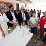 Carnero visita el Mercado del Queso de Villalón