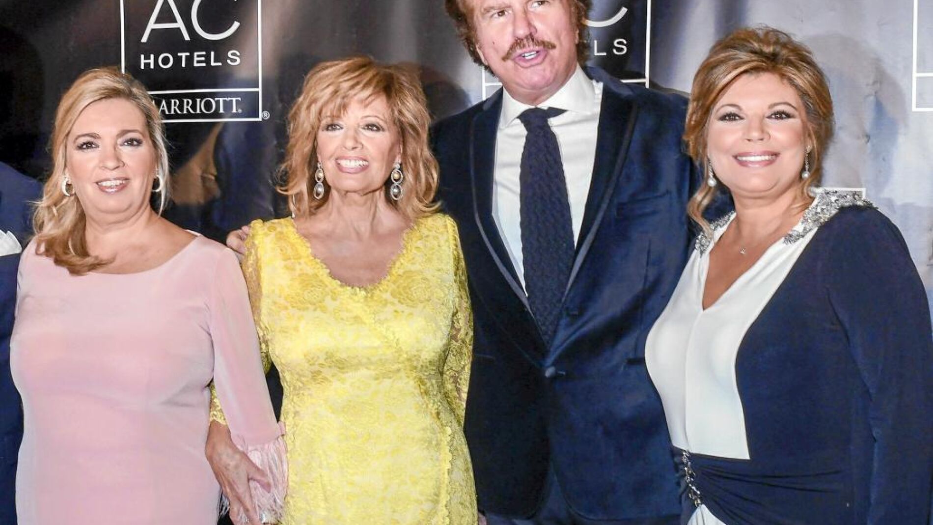 María Teresa Campos y sus hijas