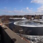 El bloque de hielo se ha formado en un río de Maine