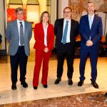 Los consejeros Milagros Marcos y Fernando Rey junto a los rectores Antonio Largo, Juan Francisco García, Manuel Pérez y el vicerrector Sfem Sildik