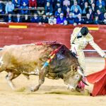 Pablo Aguado, ayer en un tremendo natural en Valencia