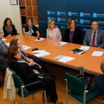 Un instante de la reunión de la mesa intersectorial presidida por Ángeles Armisén