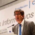 El líder de Ciudadanos, Juan Marín, durante su encuentro en la Fundación Cajasol / Foto: La Razón