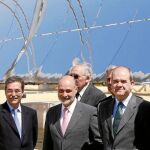 Felipe y Javier Benjumea, con representantes de la Junta, cuando todavía estaban al frente de Abengoa