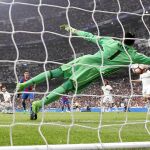 Messi marcó en el minuto 92 el 2-3 definitivo pese a la estirada de Keylor Navas