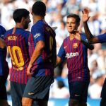 Dembélé (d) celebra con sus compañeros su gol ante la Real Sociedad. EFE/Juan Herrero.
