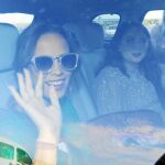 Gloria Camilia llegó junto a su sobrina Rocío Flores.