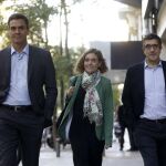 El secretario general del PSOE, Pedro Sánchez; la número dos de la lista del PSOE por Madrid, Meritxell Batet, y el secretario de Acción Electoral Federal del PSOE, Patxi López