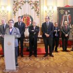 Enrique Cornejo interviene en el acto en presencia de Argüello, Carnero, Óscar Puente y Felipe Esteban, entre otros