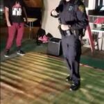 El policía en el momento de la fiesta