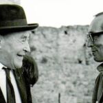 El encuentro de los escritores Josep Pla y Miguel Delibes, en Pals, en 1969