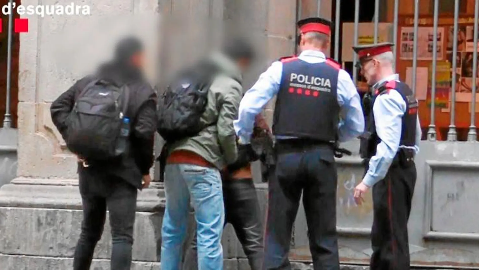 El refuerzo policial en el Raval quiere neutralizar el auge de la delincuencia y la inseguridad